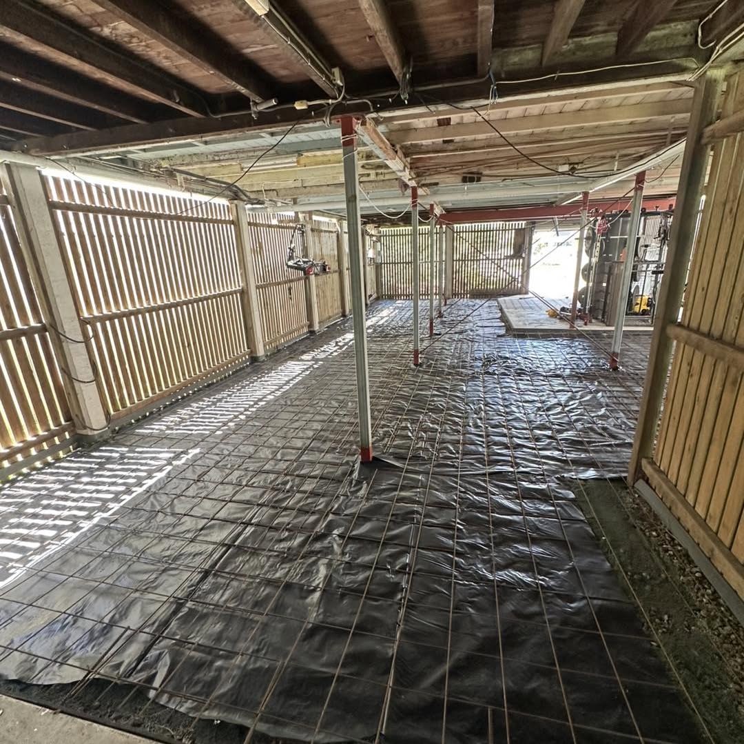 Plastic membrane and rebar mesh under raised house